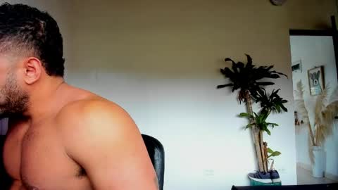 Snapshot of cristobal12cock chatting on May 5, 4:59 pm Cristian online show from May 5, 4:59 pm