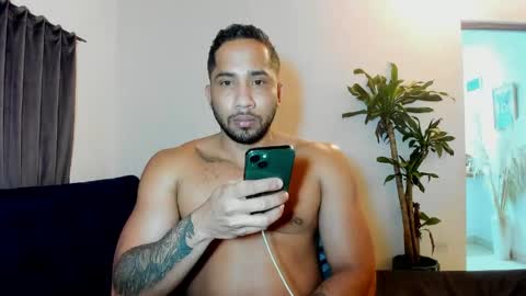 Snapshot of cristobal12cock chatting on May 7, 3:23 am Cristian online show from May 7, 3:23 am