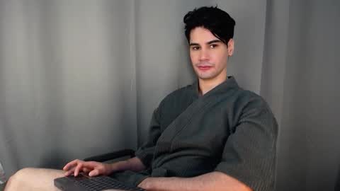 Snapshot of cristopher_vega182 chatting on November 24, 8:19 pm cristopher online show from November 24, 8:19 pm