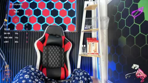 Snapshot of cristopher_wild chatting on May 10, 8:14 pm Cristopher online show from May 10, 8:14 pm