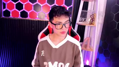 Snapshot of cristopher_wild chatting on June 11, 8:40 pm Cristopher online show from June 11, 8:40 pm