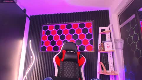 Snapshot of cristopher_wild chatting on June 21, 8:22 pm Cristopher online show from June 21, 8:22 pm