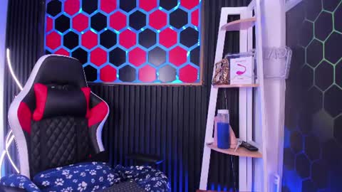 Snapshot of cristopher_wild chatting on June 24, 8:52 pm Cristopher online show from June 24, 8:52 pm