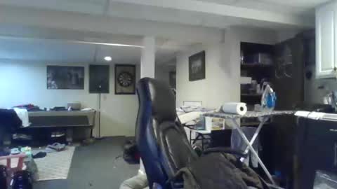 Snapshot of crm400 chatting on May 31, 3:26 am billybasement online show from May 31, 3:26 am