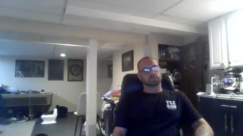 Snapshot of crm400 chatting on August 6, 1:40 am billybasement online show from August 6, 1:40 am