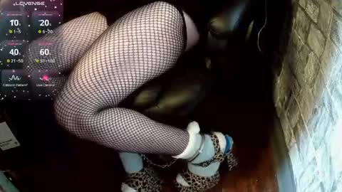 Snapshot of crossdresser_krystal chatting on April 16, 5:03 pm crossdresser krystal online show from April 16, 5:03 pm