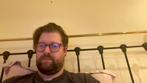 Snapshot of crouchendtiger chatting on October 17, 11:40 pm crouchendtiger online show from October 17, 11:40 pm