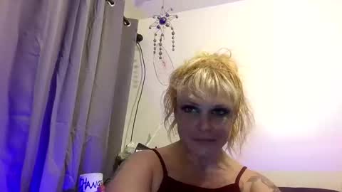 Snapshot of crowsraven666 chatting on November 16, 12:33 pm crowsraven666 online show from November 16, 12:33 pm