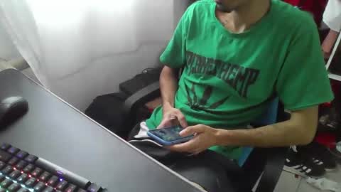 Snapshot of crudosoy chatting on September 27, 4:01 pm Carlo online show from September 27, 4:01 pm