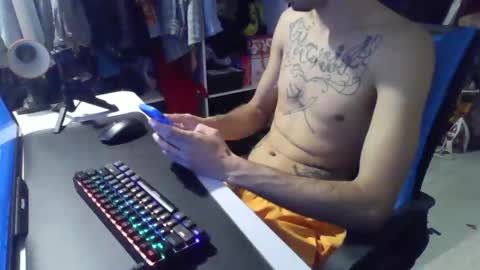 Snapshot of crudosoy chatting on October 30, 3:24 pm Carlo online show from October 30, 3:24 pm