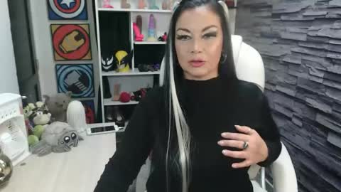 cruela_deviil online show from February 18, 9:22 pm