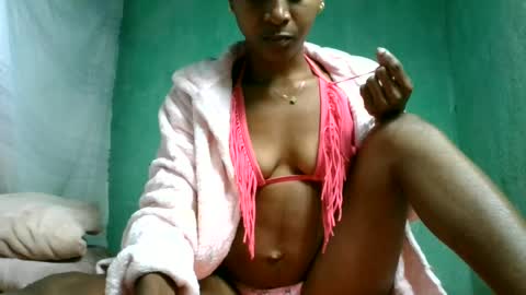 Snapshot of crushlove069 chatting on June 19, 7:06 pm crushlove069 online show from June 19, 7:06 pm