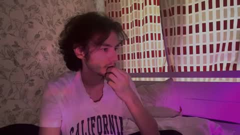 crybae0 online show from March 5, 8:32 am