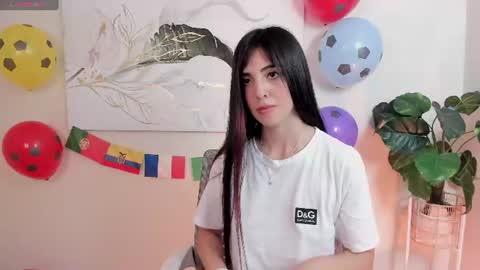 Snapshot of crystal_arlette chatting on June 19, 2:54 pm crystal_arlette online show from June 19, 2:54 pm