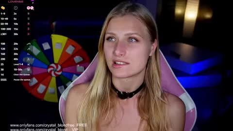 Snapshot of crystal_blond chatting on March 25, 8:37 pm Crystal online show from March 25, 8:37 pm