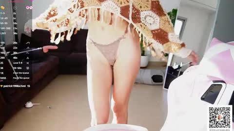 Snapshot of crystal_blond chatting on April 14, 5:08 pm Crystal online show from April 14, 5:08 pm