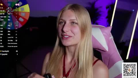 Snapshot of crystal_blond chatting on April 15, 7:21 pm Crystal online show from April 15, 7:21 pm