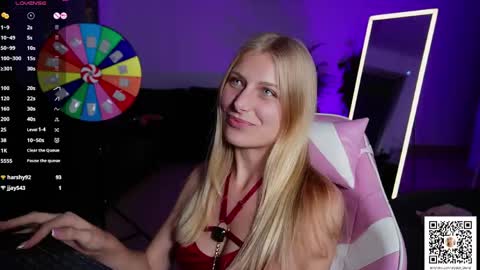 Snapshot of crystal_blond chatting on April 15, 7:58 pm Crystal online show from April 15, 7:58 pm