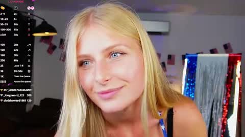 Snapshot of crystal_blond chatting on July 4, 8:59 pm Crystal online show from July 4, 8:59 pm