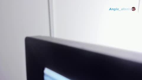 Snapshot of crystal_foster chatting on February 18, 3:35 am angie online show from February 18, 3:35 am