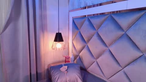 Snapshot of crystal_gilton chatting on May 17, 7:10 pm crystal_gilton online show from May 17, 7:10 pm