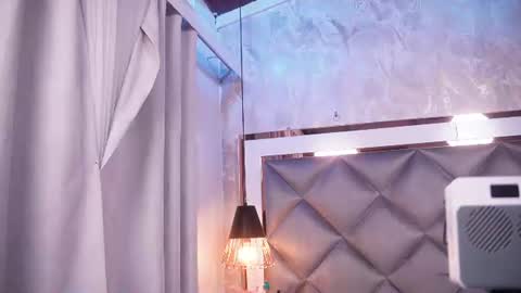 Snapshot of crystal_gilton chatting on June 9, 7:03 pm crystal_gilton online show from June 9, 7:03 pm