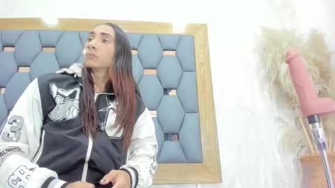 Snapshot of crystal_sm chatting on November 19, 3:50 am crystal_sm online show from November 19, 3:50 am