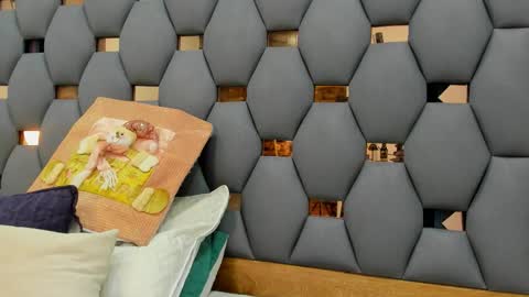 Snapshot of crystal_sm chatting on December 4, 3:05 am crystal_sm online show from December 4, 3:05 am