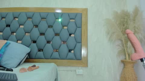 Snapshot of crystal_sm chatting on December 5, 3:26 am crystal_sm online show from December 5, 3:26 am