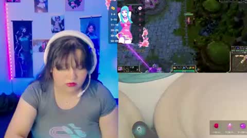 Snapshot of crystal_velvet01 chatting on July 31, 2:33 am crystal online show from July 31, 2:33 am
