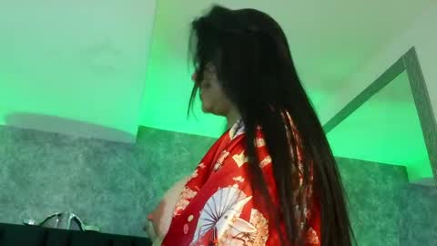 Snapshot of crystalboow chatting on May 18, 6:36 pm Crystal online show from May 18, 6:36 pm