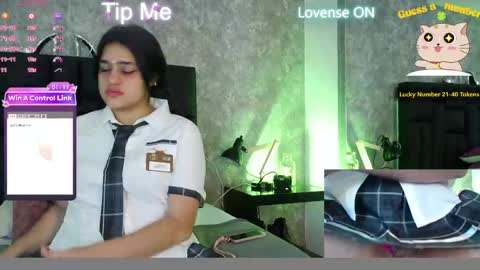 Snapshot of crystalboow chatting on May 21, 6:37 pm Crystal online show from May 21, 6:37 pm