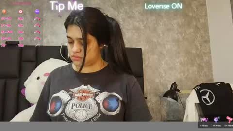 Snapshot of crystalboow chatting on June 21, 6:54 pm Crystal online show from June 21, 6:54 pm