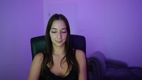Snapshot of crystalbrunette18 chatting on June 4, 6:47 pm Crystalbrunette18 online show from June 4, 6:47 pm