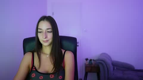 Snapshot of crystalbrunette18 chatting on June 15, 5:26 pm Crystalbrunette18 online show from June 15, 5:26 pm
