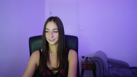 Snapshot of crystalbrunette18 chatting on June 21, 6:10 pm Crystalbrunette18 online show from June 21, 6:10 pm