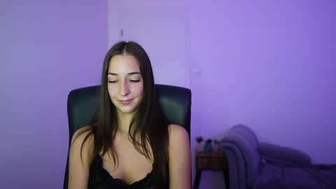 Snapshot of crystalbrunette18 chatting on June 24, 6:18 pm Crystalbrunette18 online show from June 24, 6:18 pm
