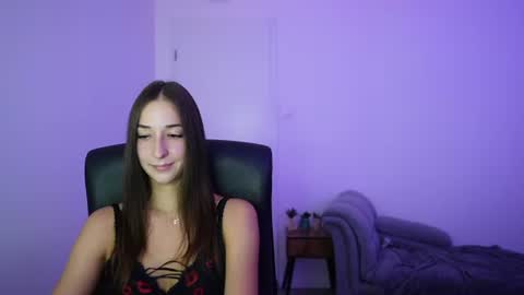 Snapshot of crystalbrunette18 chatting on July 3, 4:35 pm Crystalbrunette18 online show from July 3, 4:35 pm