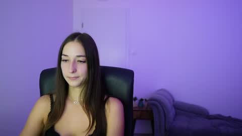 Snapshot of crystalbrunette18 chatting on July 5, 6:04 pm Crystalbrunette18 online show from July 5, 6:04 pm
