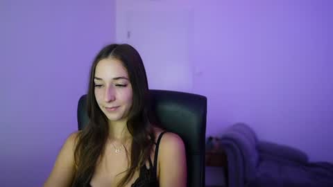 Snapshot of crystalbrunette18 chatting on July 7, 1:37 pm Crystalbrunette18 online show from July 7, 1:37 pm