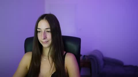 Snapshot of crystalbrunette18 chatting on July 16, 1:17 pm Crystalbrunette18 online show from July 16, 1:17 pm