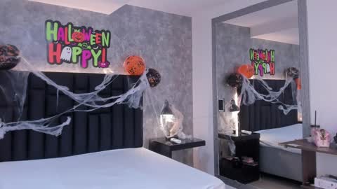 Crystal online show from November 1, 8:00 pm