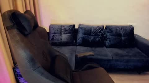 crystalemily online show from December 14, 8:18 pm