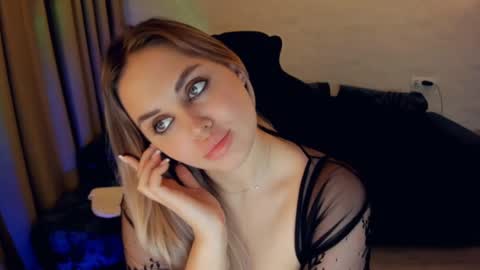 crystalemily online show from December 17, 11:05 pm