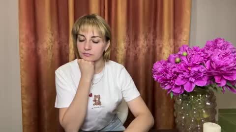 Mary online show from June 3, 8:03 pm