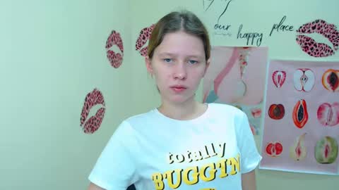 Snapshot of crystalgirl__ chatting on February 20, 11:09 am Stella online show from February 20, 11:09 am