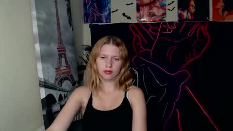 Snapshot of crystalgirl__ chatting on October 17, 5:48 pm Stella online show from October 17, 5:48 pm