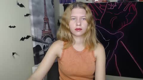 Snapshot of crystalgirl__ chatting on November 3, 7:31 am Stella online show from November 3, 7:31 am