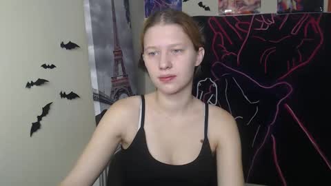 Snapshot of crystalgirl__ chatting on November 12, 7:20 am Stella online show from November 12, 7:20 am