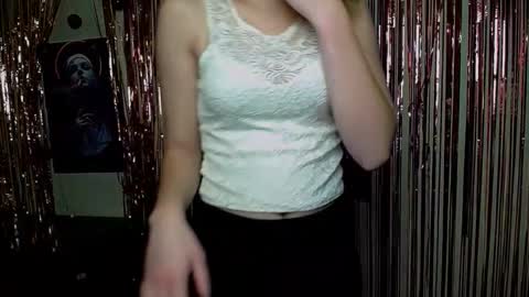 Snapshot of crystalgirl__ chatting on November 22, 7:29 am Stella online show from November 22, 7:29 am